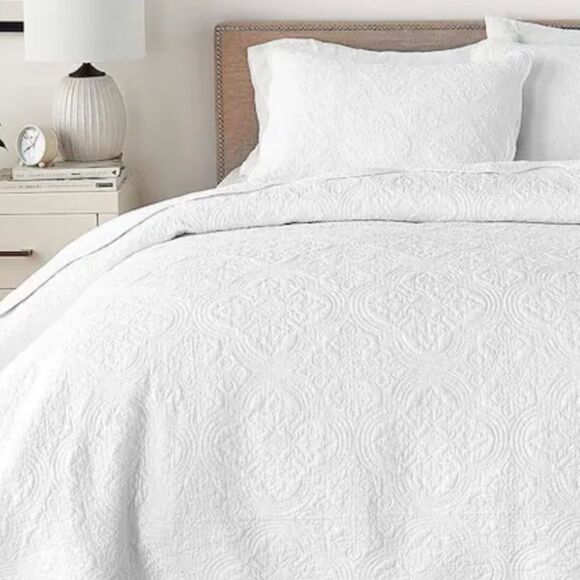Earl & Wilson Medallion Stitched Full Size Cotton Quilt Coverlet in White - Picture 1 of 10